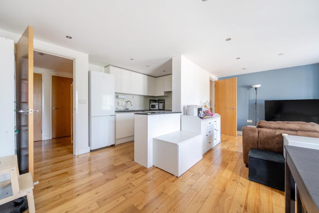 Chase Side, Southgate, London, N14 photo 2