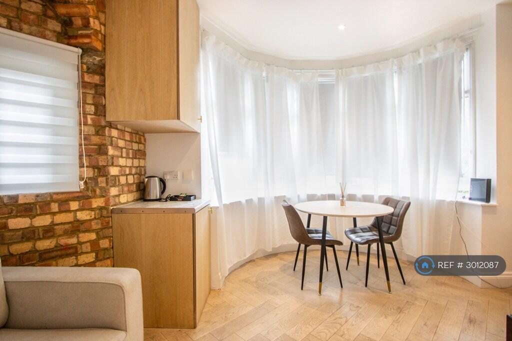 House in Harrow - More