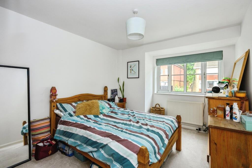 Apartment in Reigate and Banstead, Reffles Bridge, Earlswood - View 3