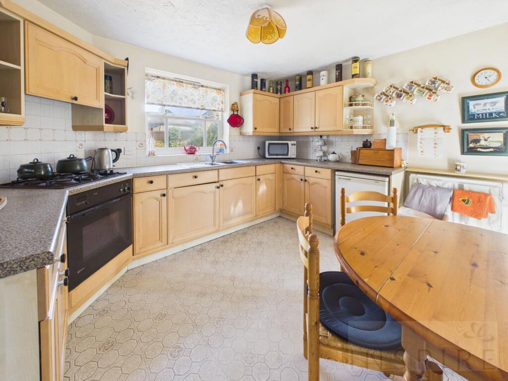 House in Crawley, Maidenbower, Worth - More