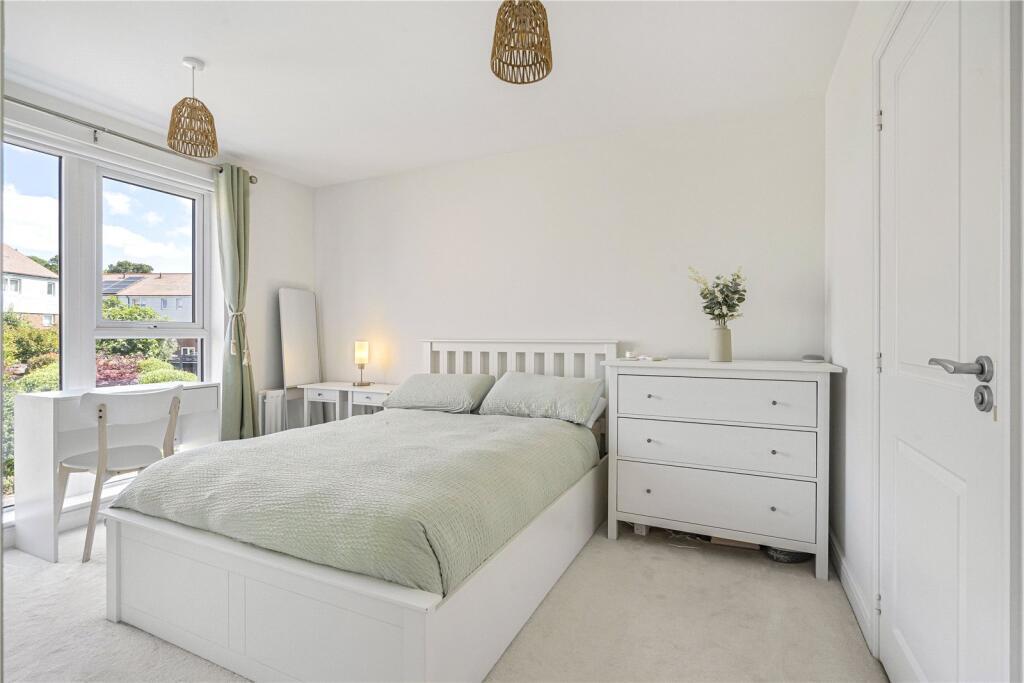 Apartment in Runnymede, Bleriot Gate, Addlestone - View 5