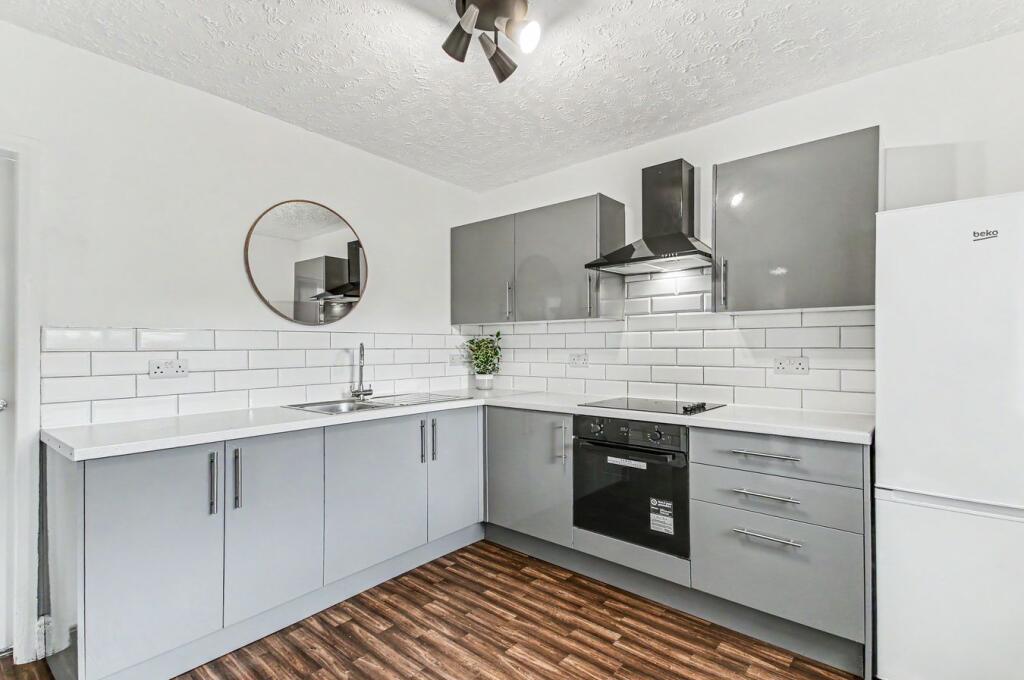 House in Trafford, Woodsend - View 5