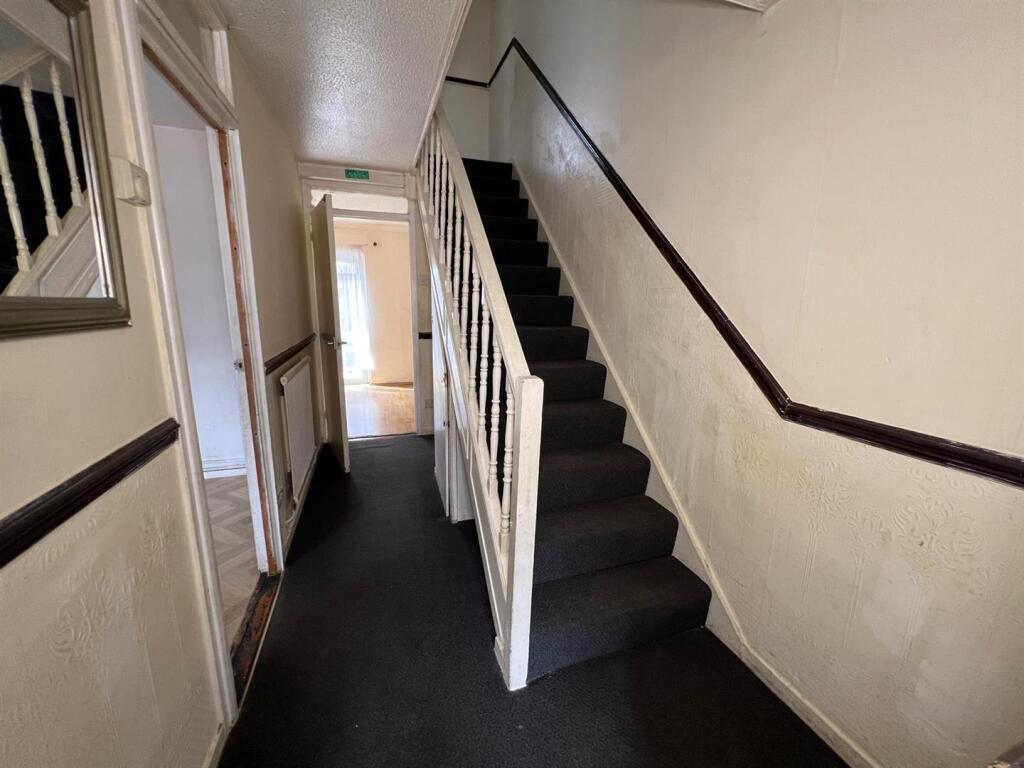 Cavalier Close, Romford photo 4