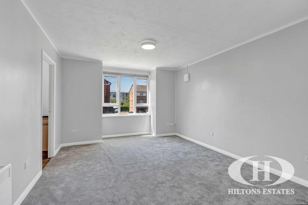 Apartment in Southall - View 5