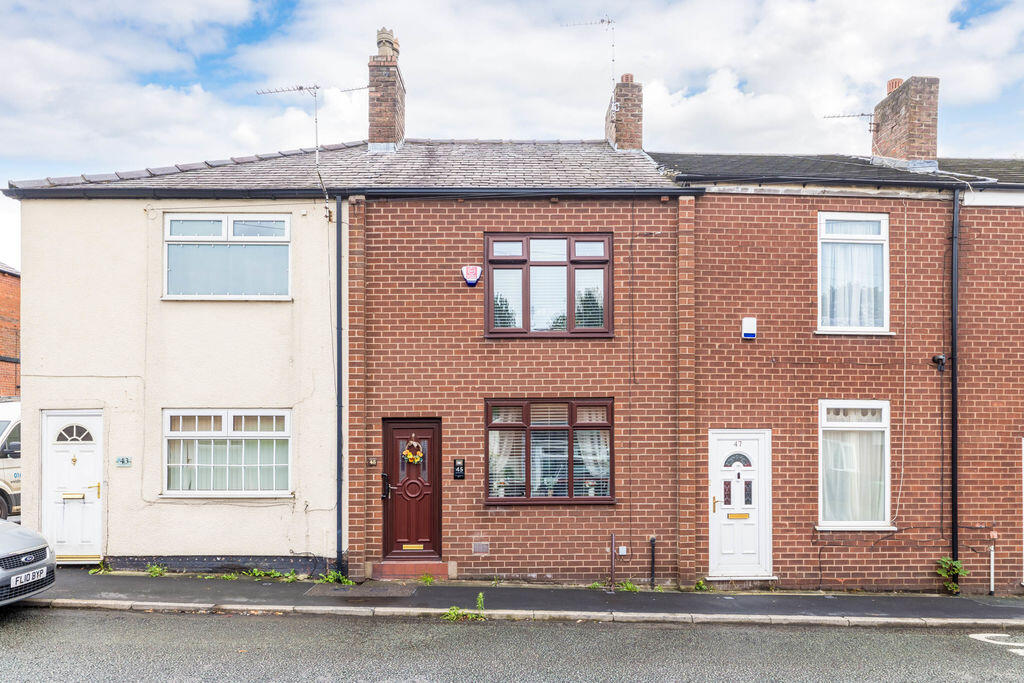 2-bed terraced on Chapel Green Road, Hindley Green, WN2 3LN, £150,000