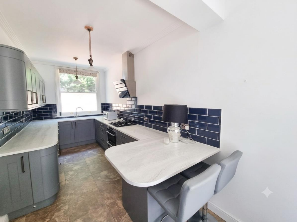 House in Portsmouth - View 4