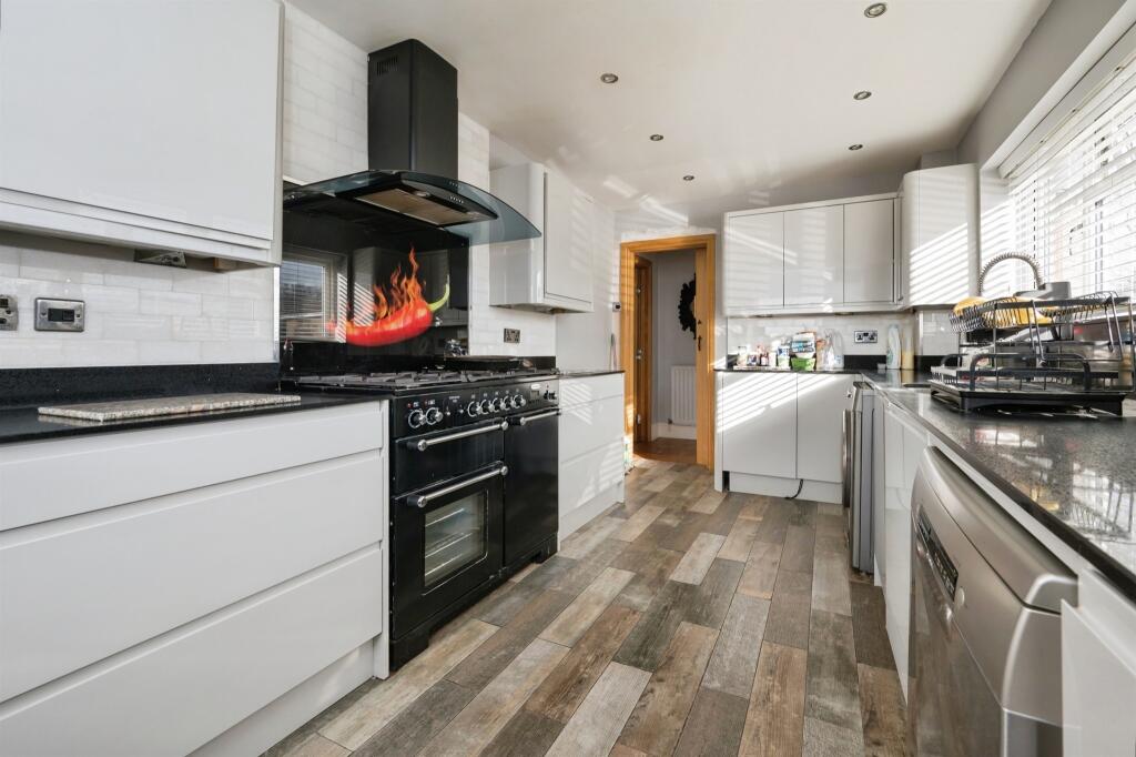 Caerleon Avenue, Southampton photo 4