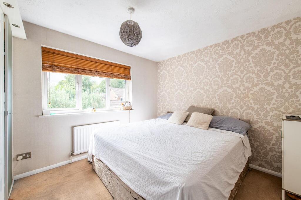 House in Dartford - More