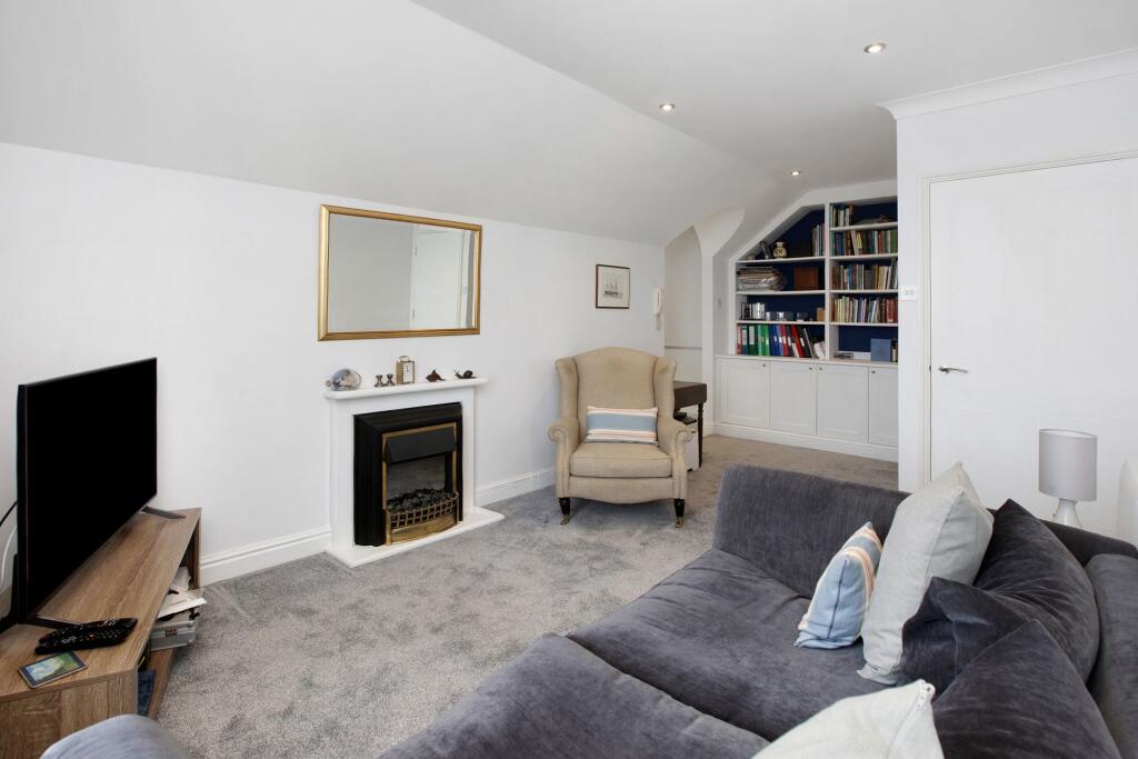 Apartment in Torquay - More