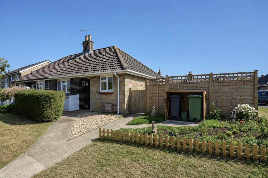 2-bed semi-detached on Close To Train Station * Brading, £240,000