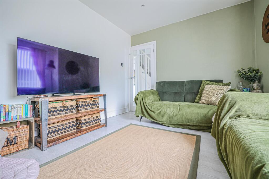 House in Hemel Hempstead, Nash Mills - View 2