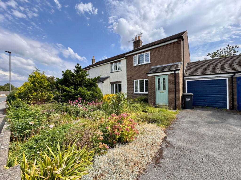 2-bed terraced on 14 Wensleydale Avenue, Leyburn, £190,000