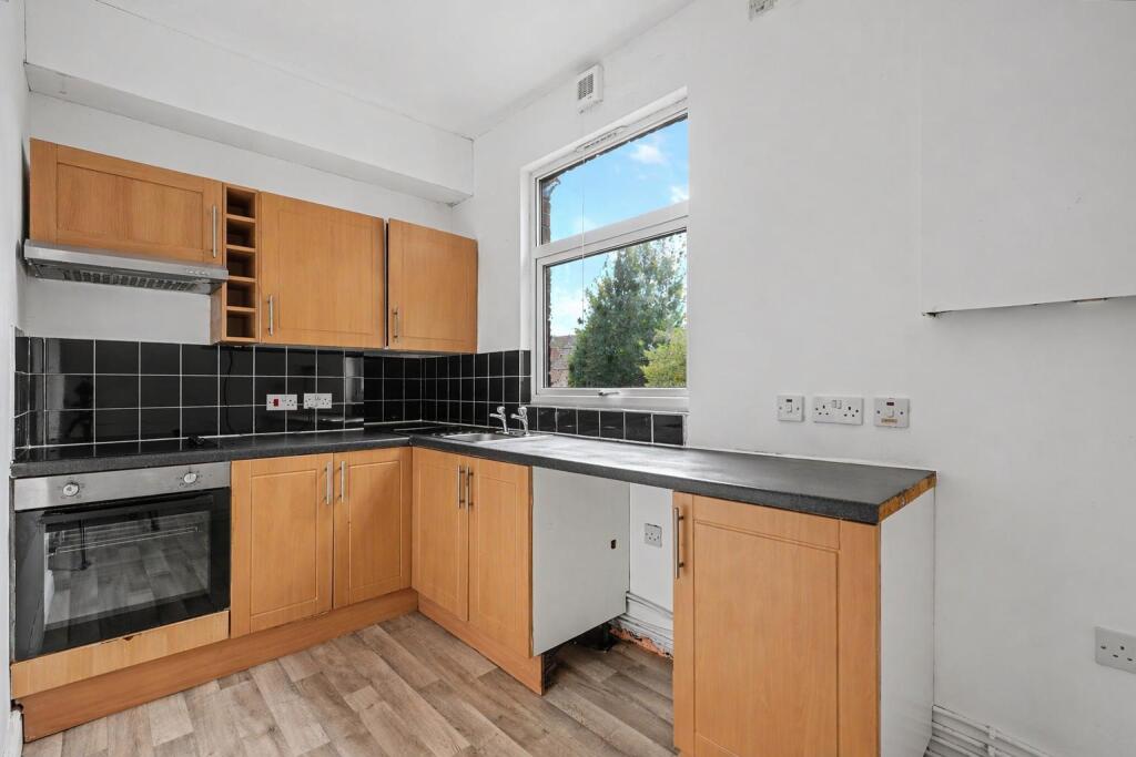 Main image of property: 34 High Street, ME7