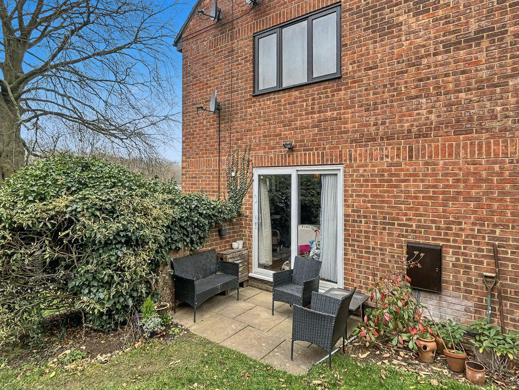 Ludlow Mews - Ground Floor Flat with Patio Garden  photo 2