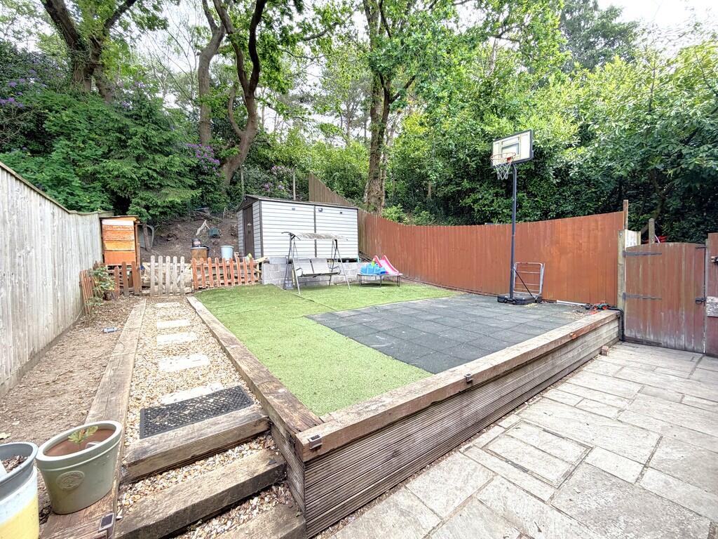 Loewy Crescent photo 4