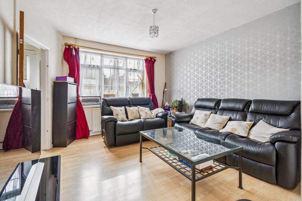 Trelawney Avenue, Slough, SL3 photo 2