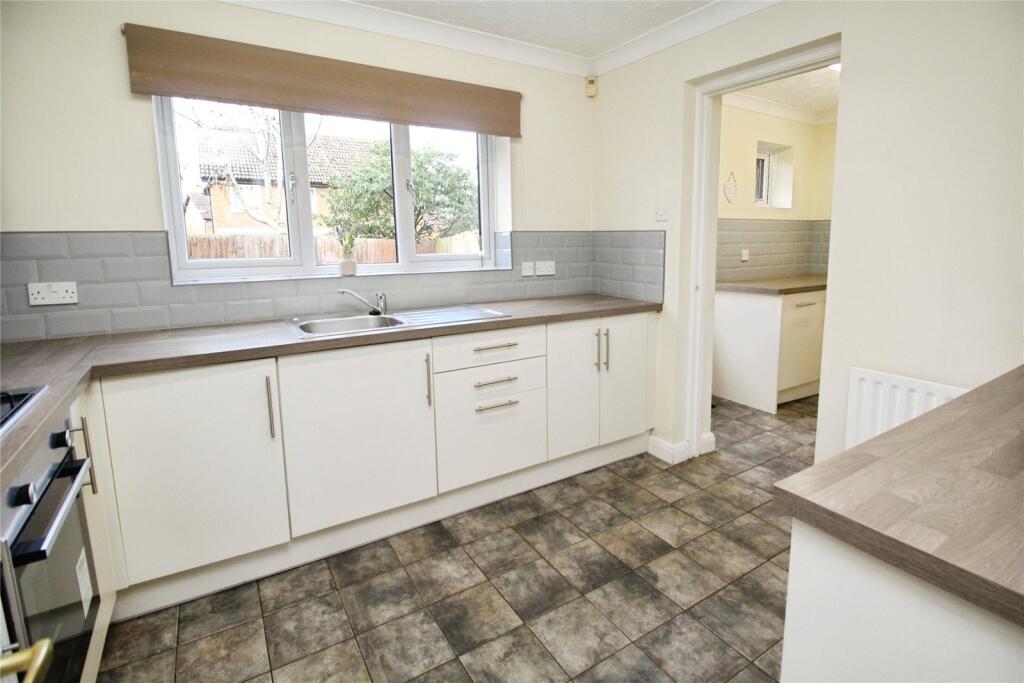 Loxbeare Drive, Furzton, Milton Keynes photo 3