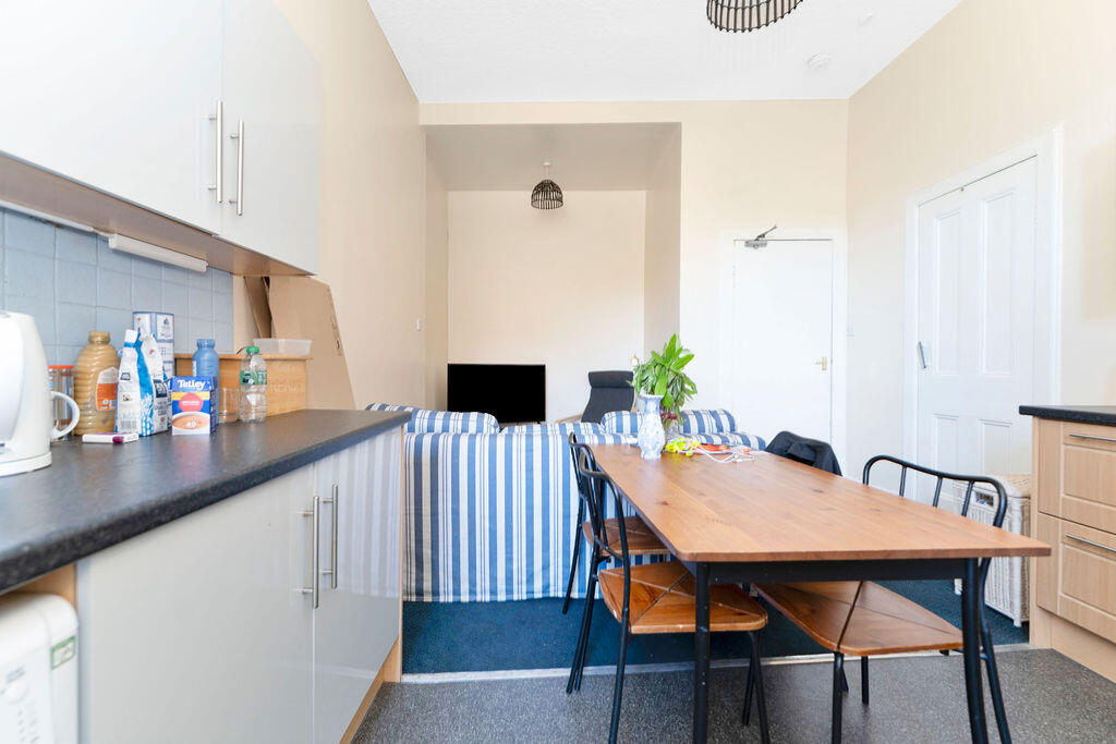 Apartment in Edinburgh, Church Hill, Morningside - View 3