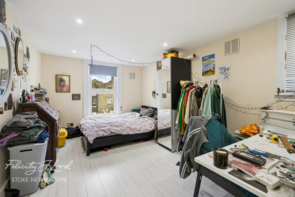 Apartment in London - More