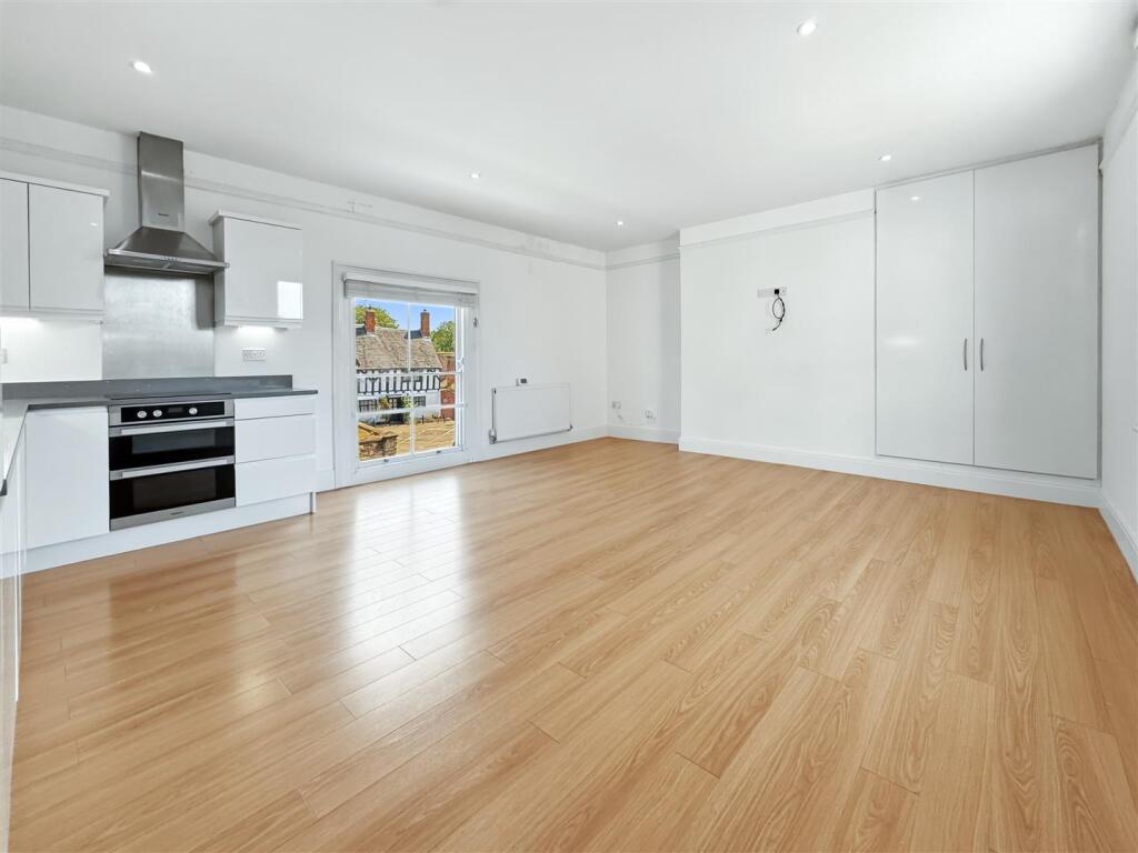 Apartment in Leicester - More