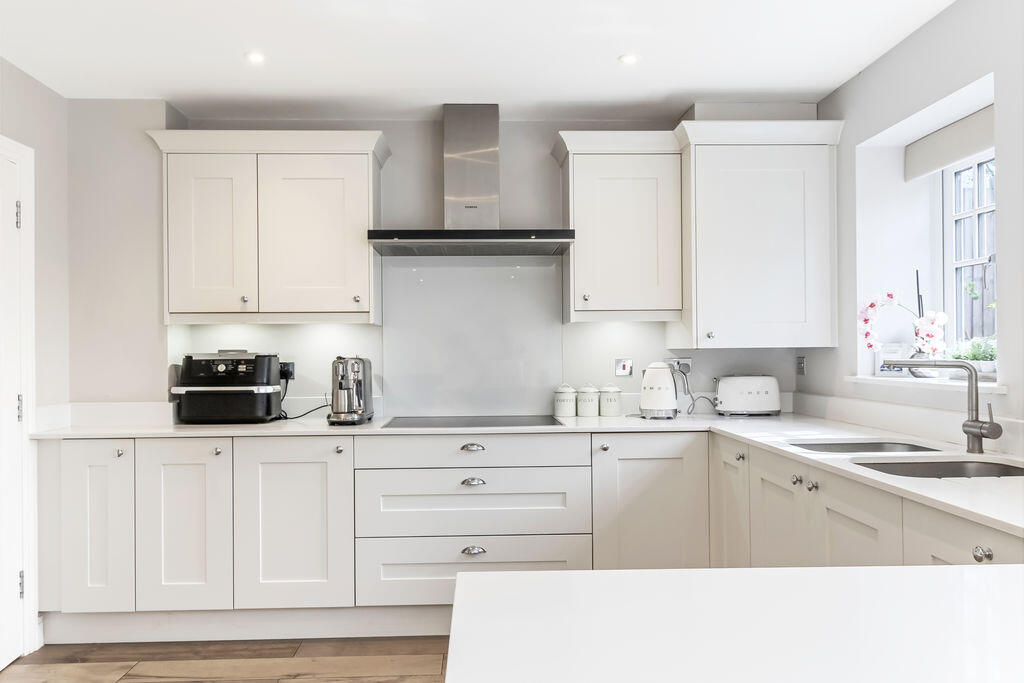 House in Broxbourne, Hertfordshire - View 4