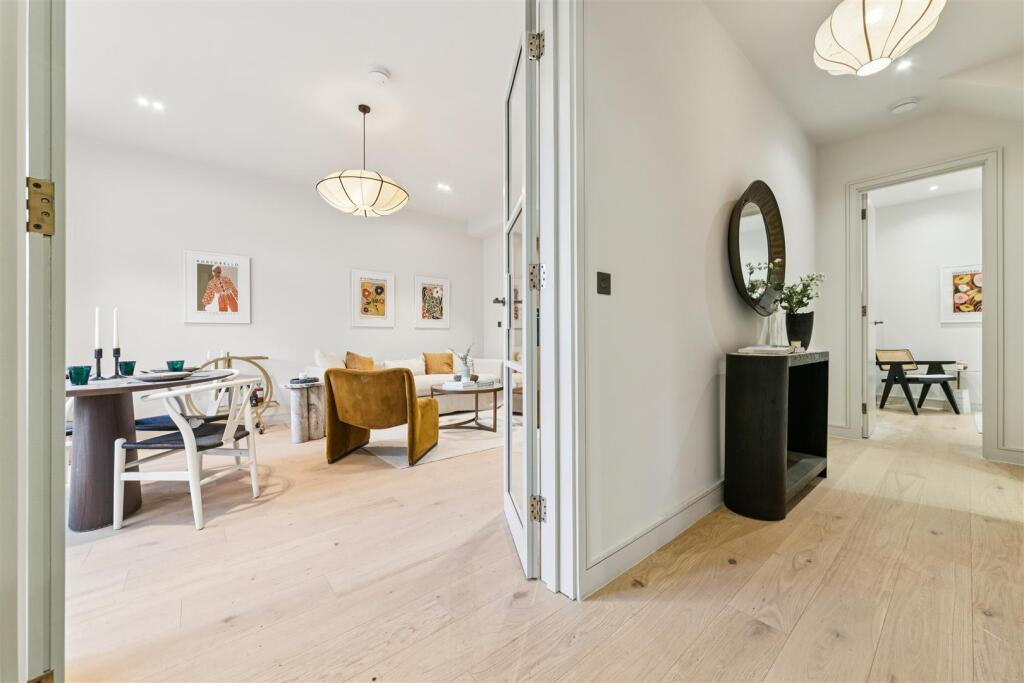 2-bed flat on Barrowgate Road, London, W4, £895,000