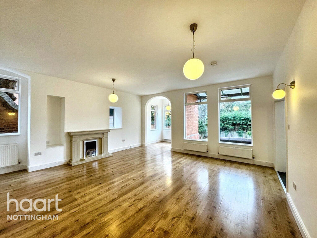 Apartment in Nottingham, Carrington - View 2