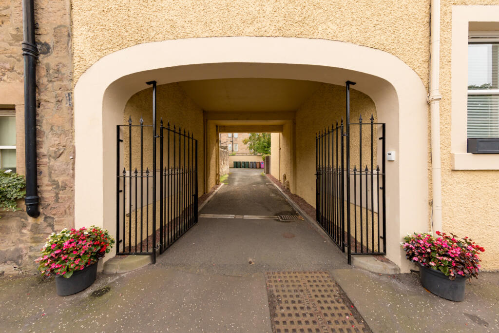 Main image of property: 14/6 Canaan Lane,Morningside, Edinburgh, EH10 4SY