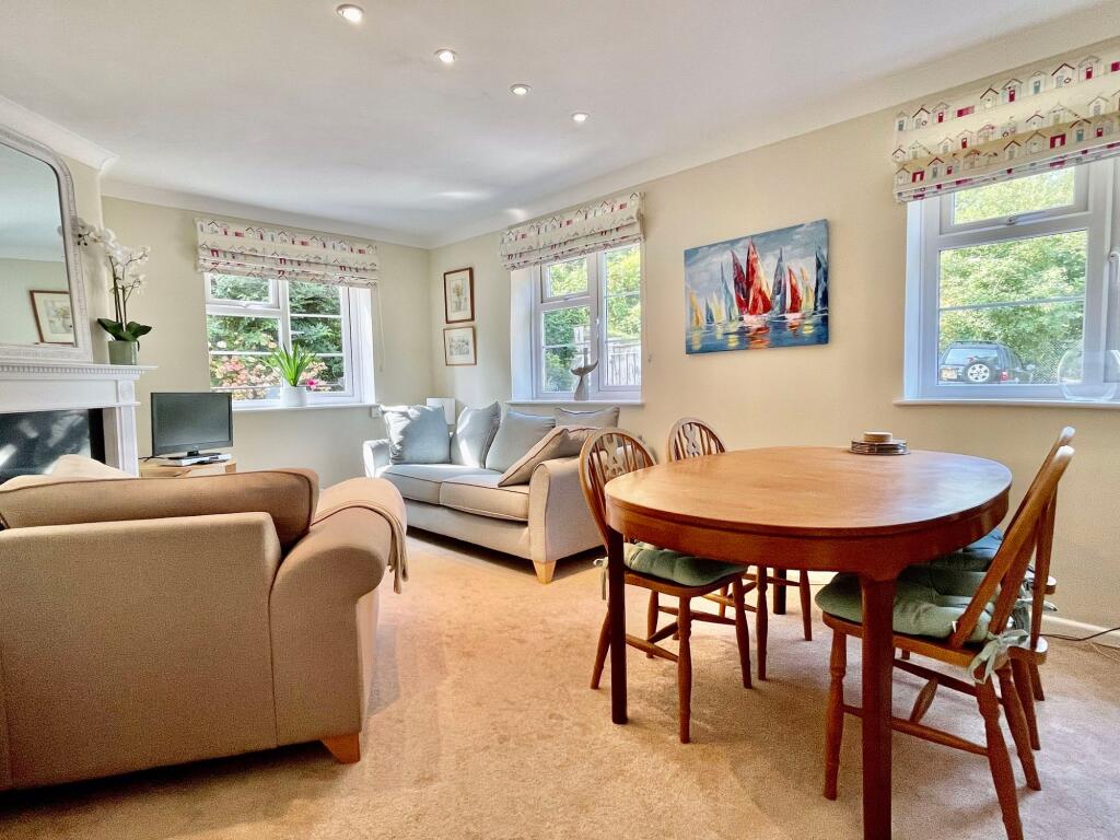 Apartment in Cowes, Isle of Wight - View 2