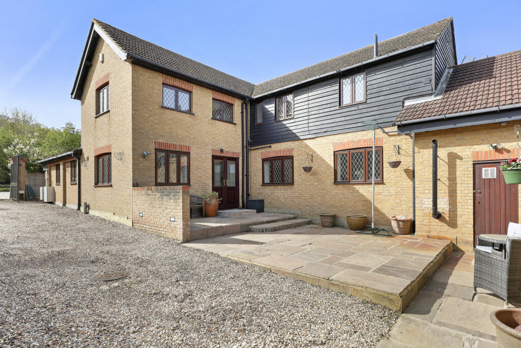 Mott Street, Loughton, Essex, IG10 photo 3