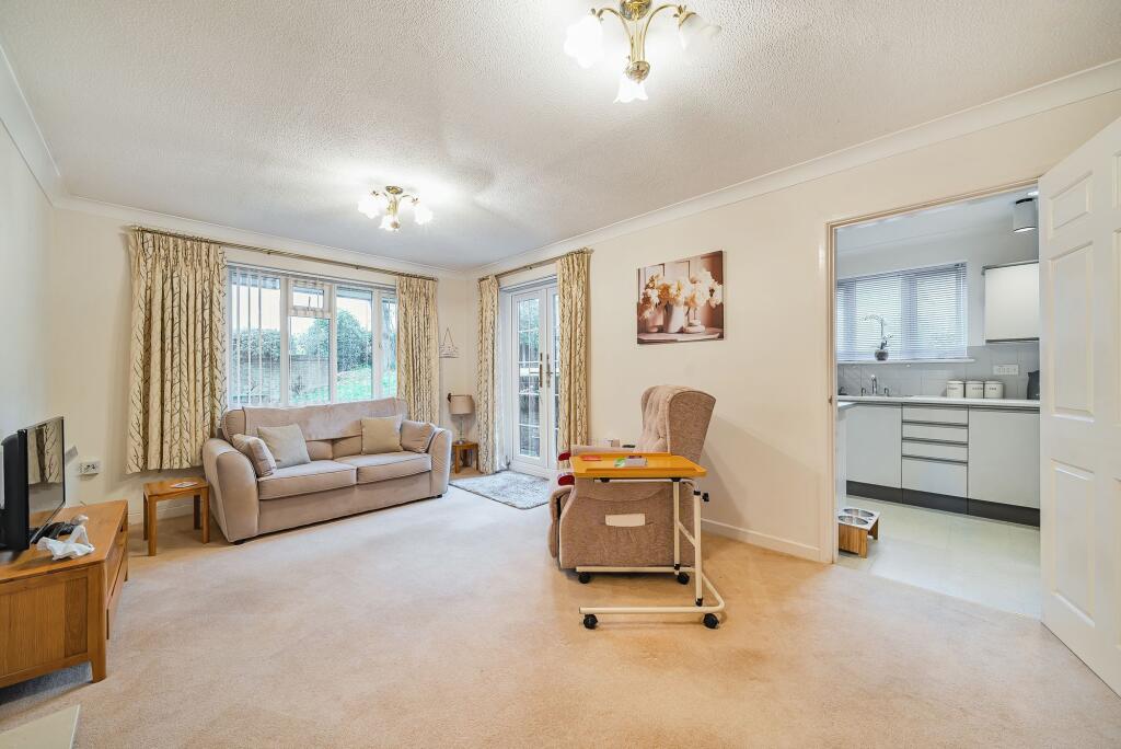 Oakmead Green, Epsom, KT18 - More