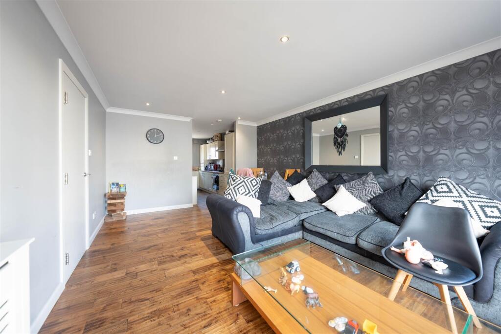 Apartment in Perth - View 4