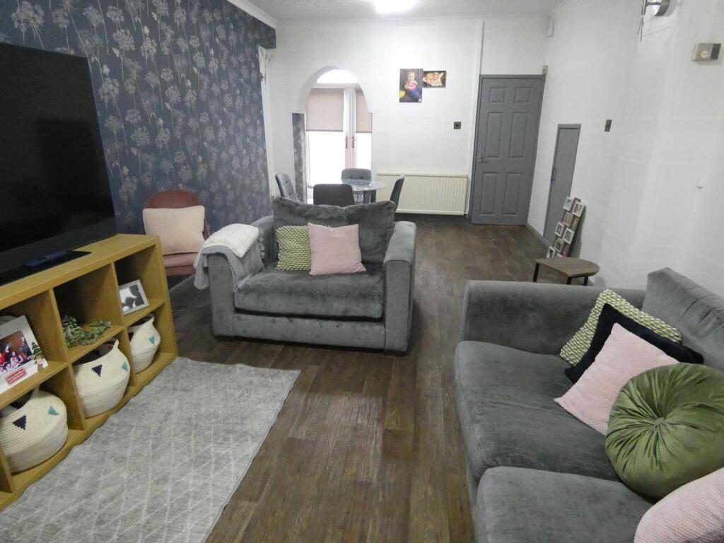 House in Neath - View 4