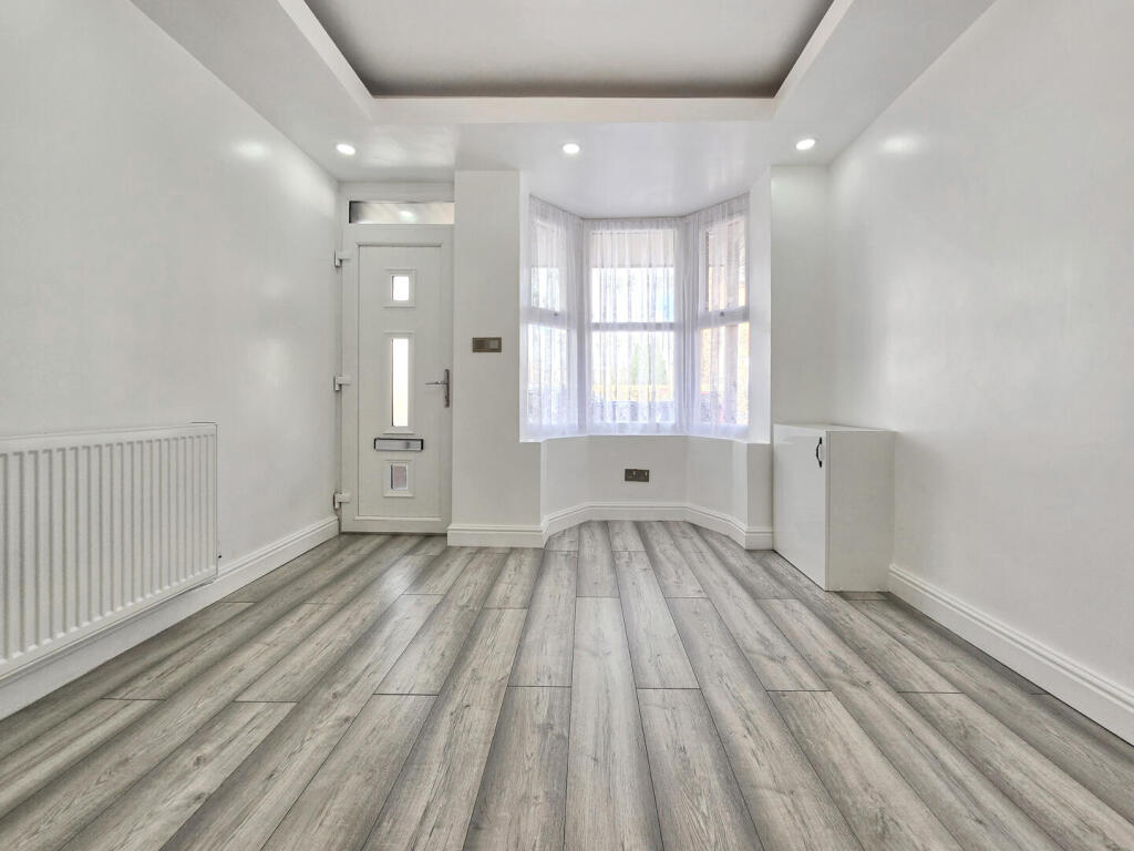 House in Rugby, Warwickshire - View 2