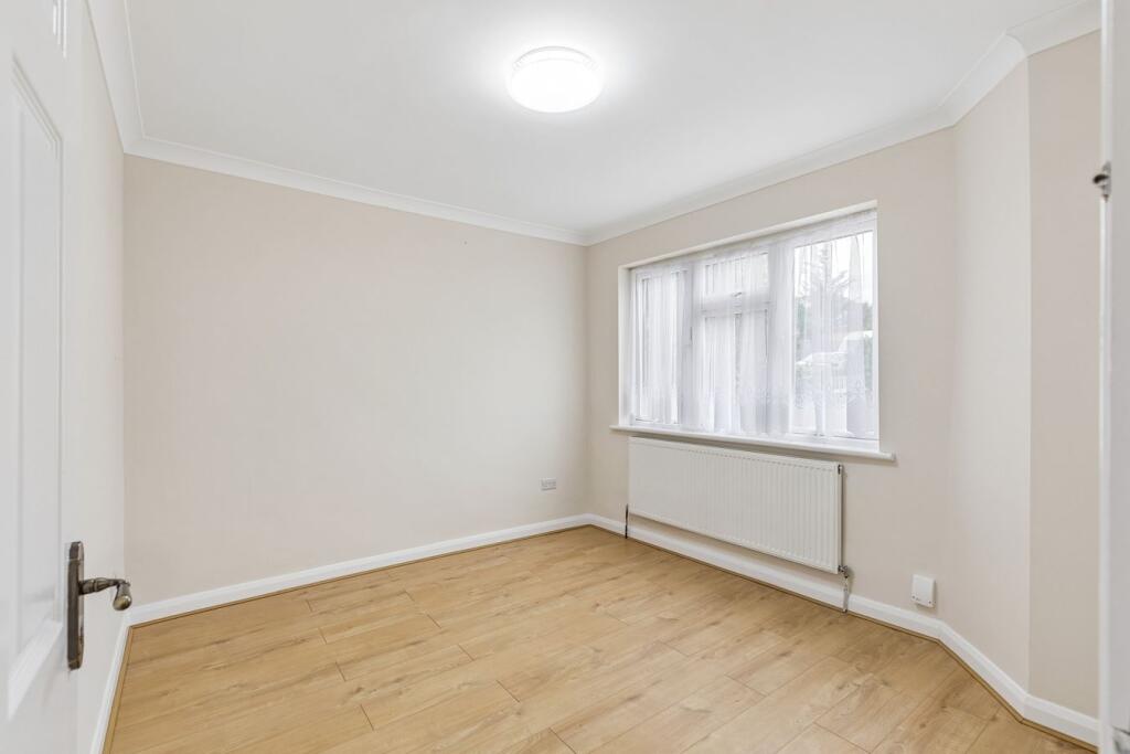 House in London, Harrow Weald - View 2