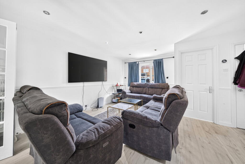House in Watford - View 2
