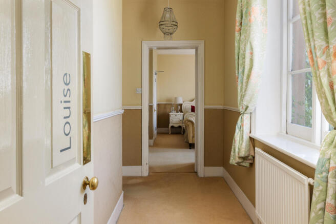 Albert Cottage Hotel, York Avenue, East Cowes, Isle of Wight PO32 6BD