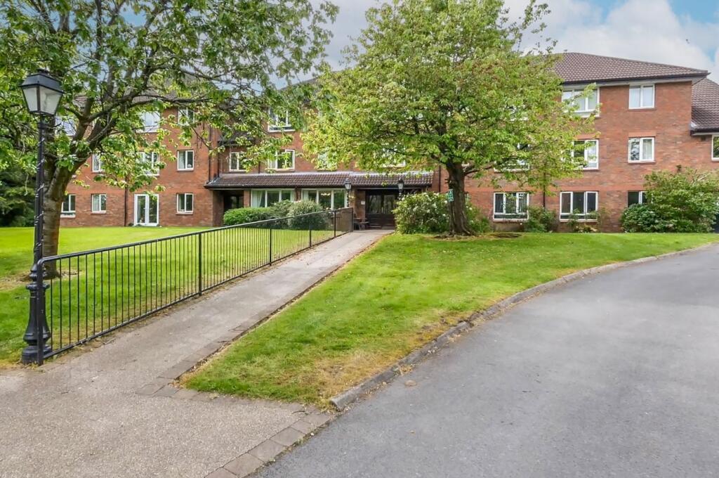 Main image of property: Edge Lane, Stretford, Manchester, M32