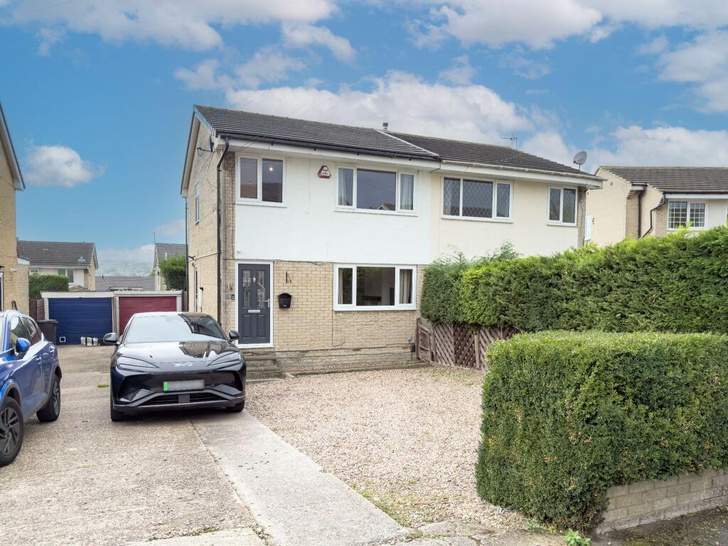 3-bed semi-detached on Birch Close, Clifton, HD6 1XB, £275,000