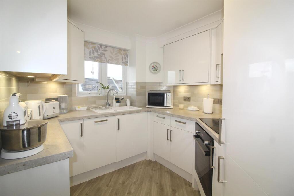 Apartment in Enfield - View 4