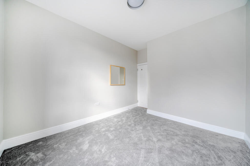 Apartment in Croydon - View 3