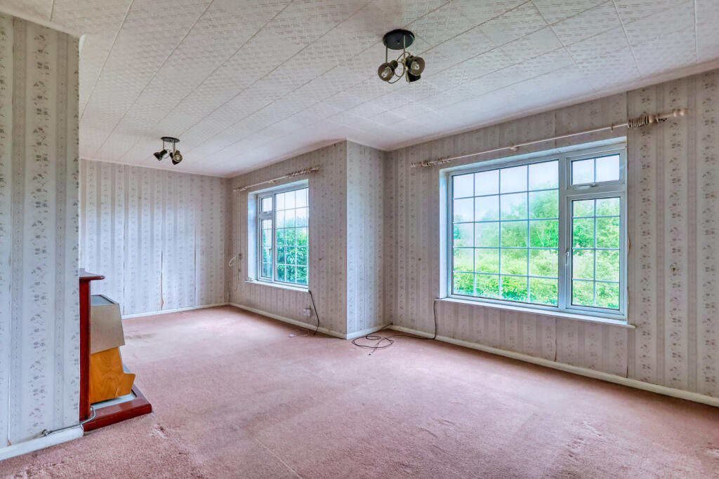 Juniper Drive, High Wycombe, Buckinghamshire, HP12 - View 2