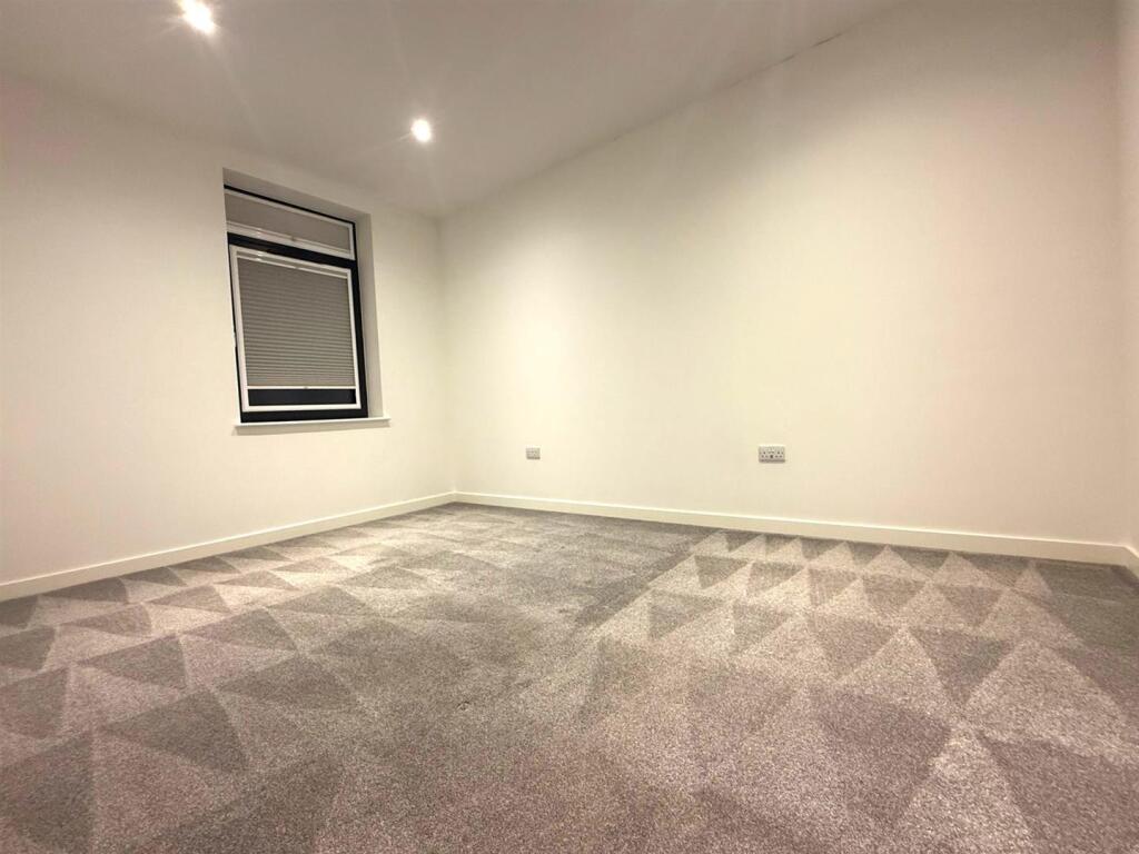 Apartment in Reading - View 4