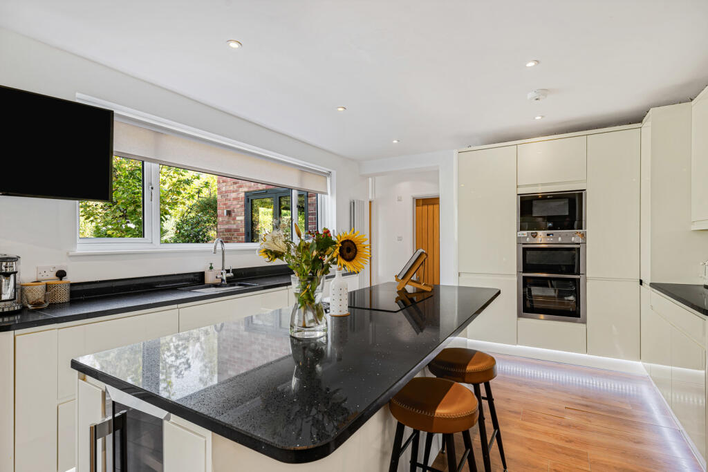 House in Twickenham - More
