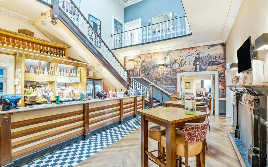 8690270-interior65.jpg
