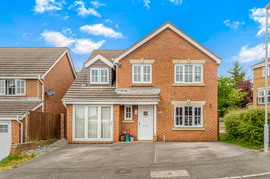 4-bed detached on Greave Way, Brimmington, Chesterfield, S43, £325,000