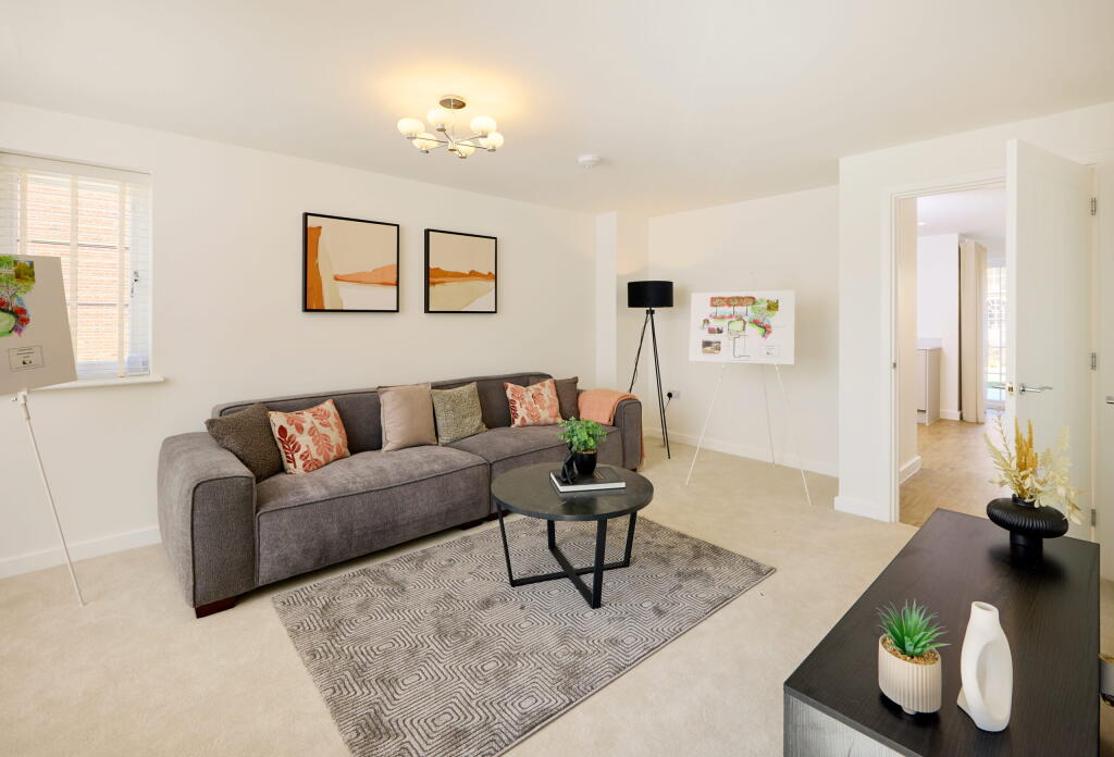 House in Theale, West Berkshire - More