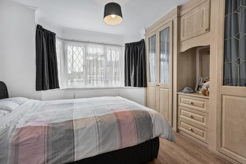 House in Guildford, Worplesdon - More