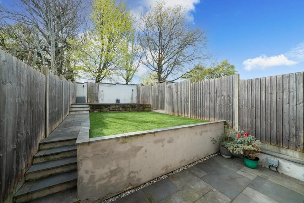 House in Hemel Hempstead, Grovehill - View 4