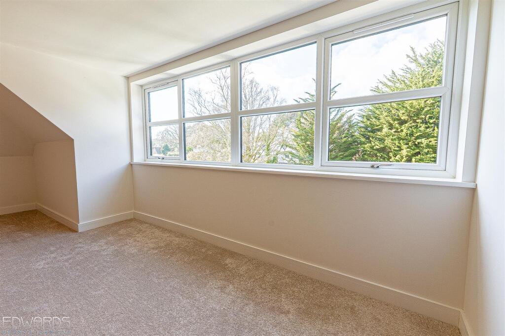 14 Golf Links Road, Ferndown photo 4